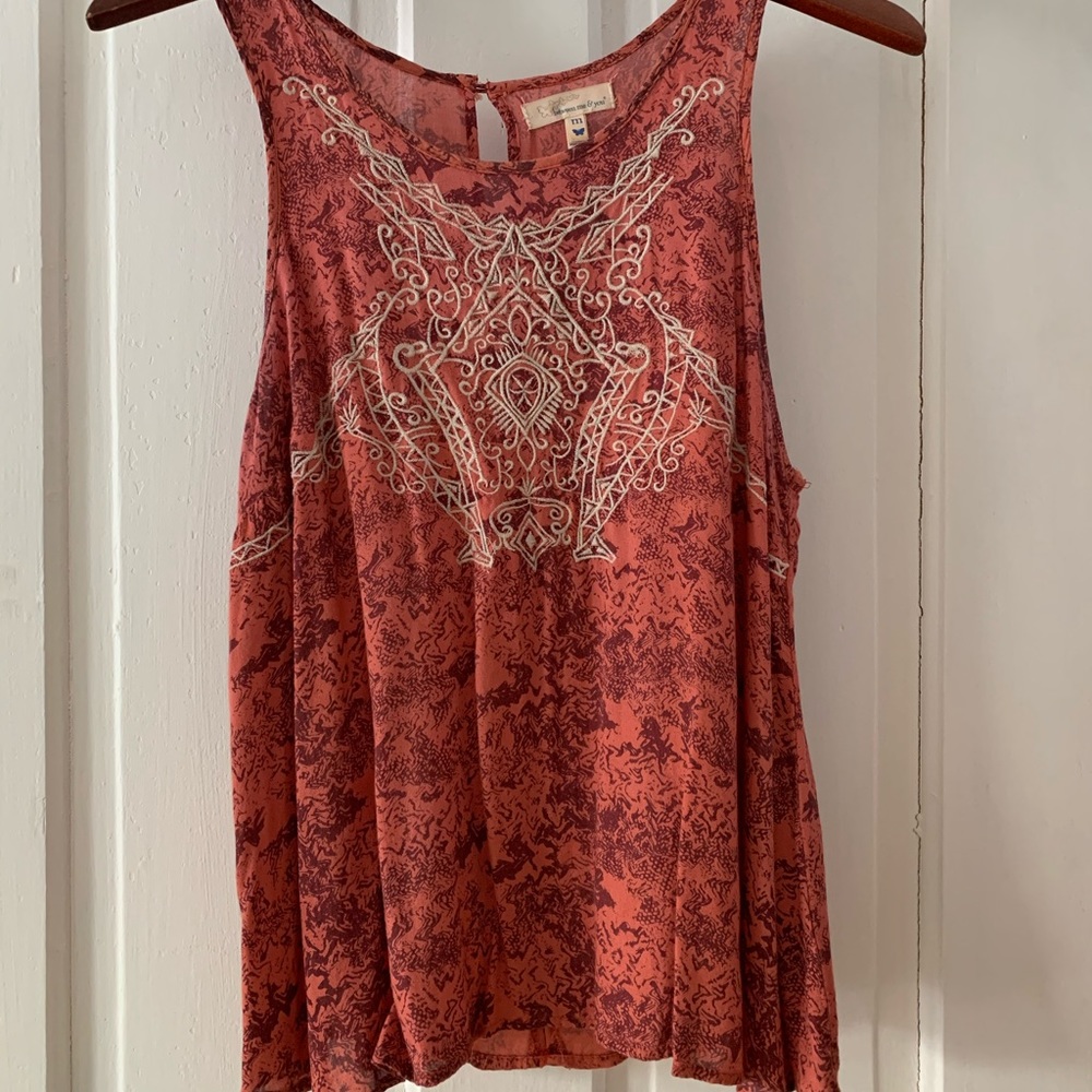 Tank top/embroidered/back opening